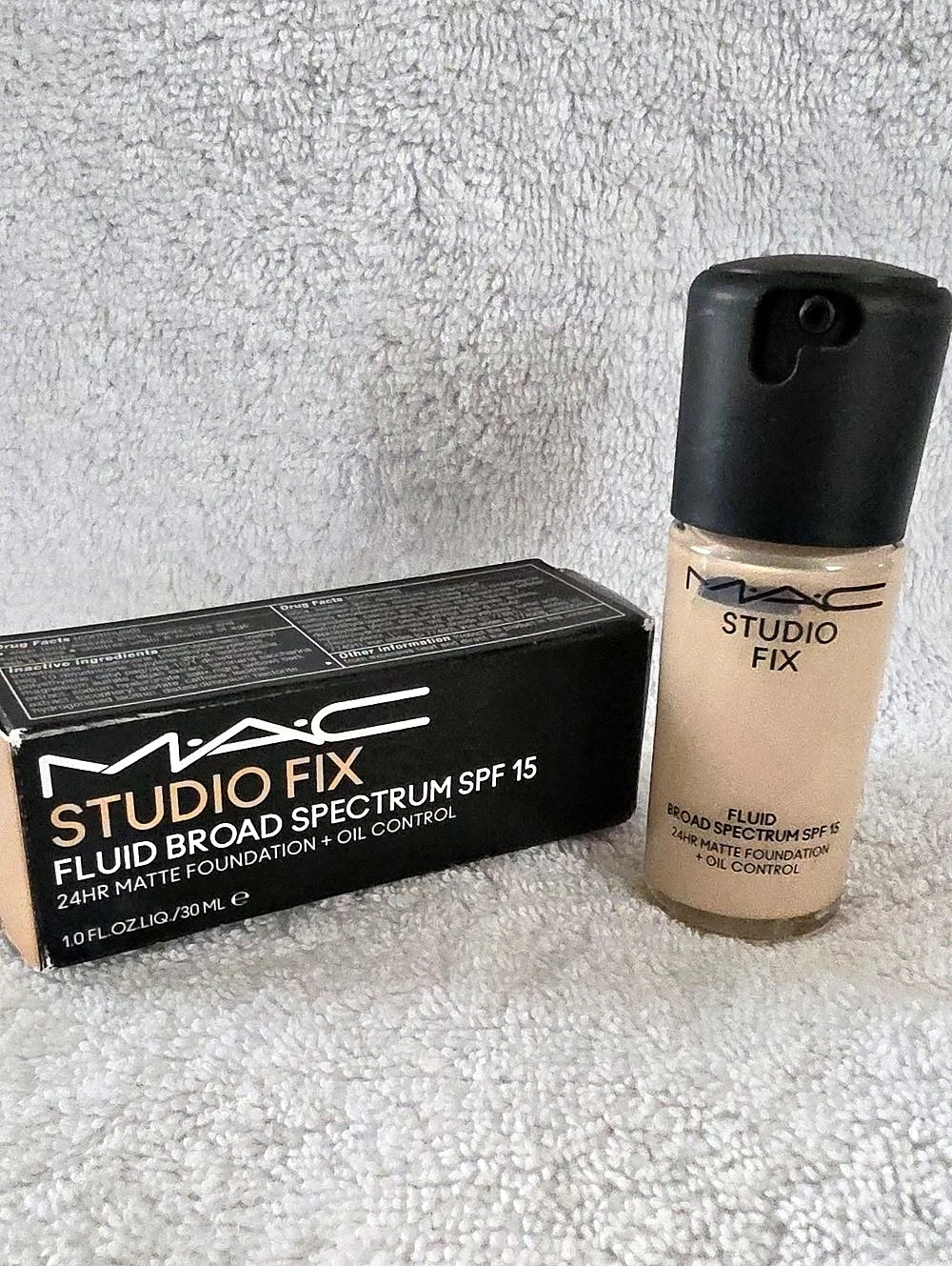 MAC Studio Fix NW5 Fluid Broad Spectrum SPF 15 Matte Foundation + Oil Control